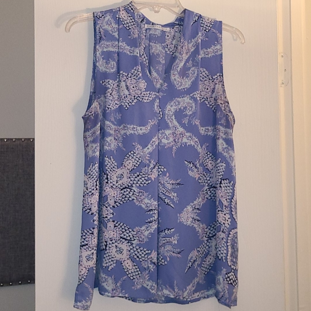5/$20 - Soft lightweight top